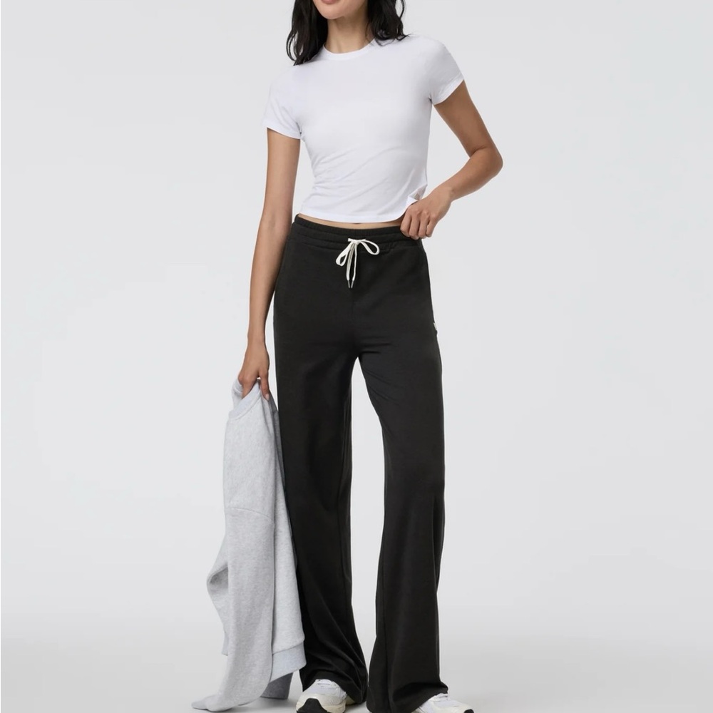 Vuori Black Halo Essential Wide Leg Pant